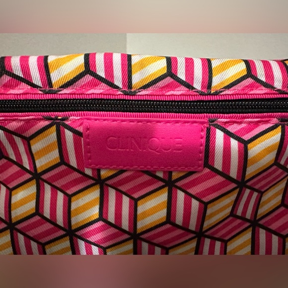 NEW CLINIQUE COSMETICS BAG - Picture 3 of 6